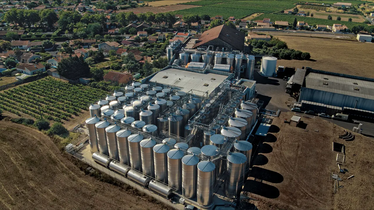 video drone vignoble occitanie vue aérienne du domaine viticole